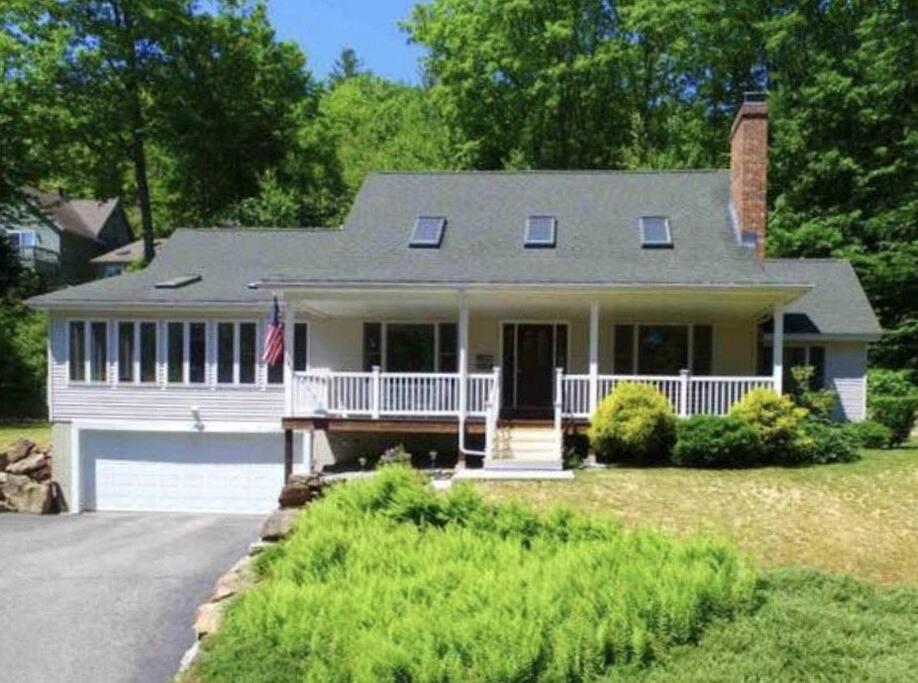 Beautiful Spacious Home W/ Game Room. Gilford Kültér fotó