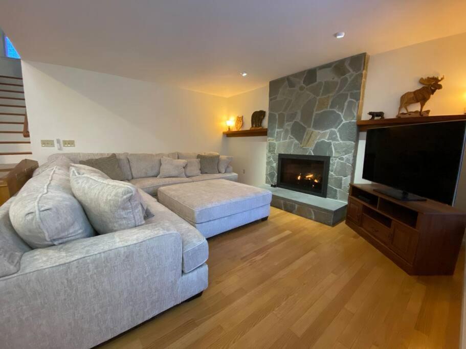 Beautiful Spacious Home W/ Game Room. Gilford Kültér fotó